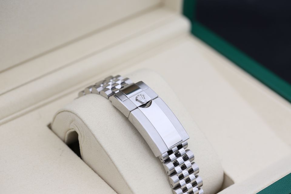 Rolex GMT Master II 126710 GRNR Image 3
